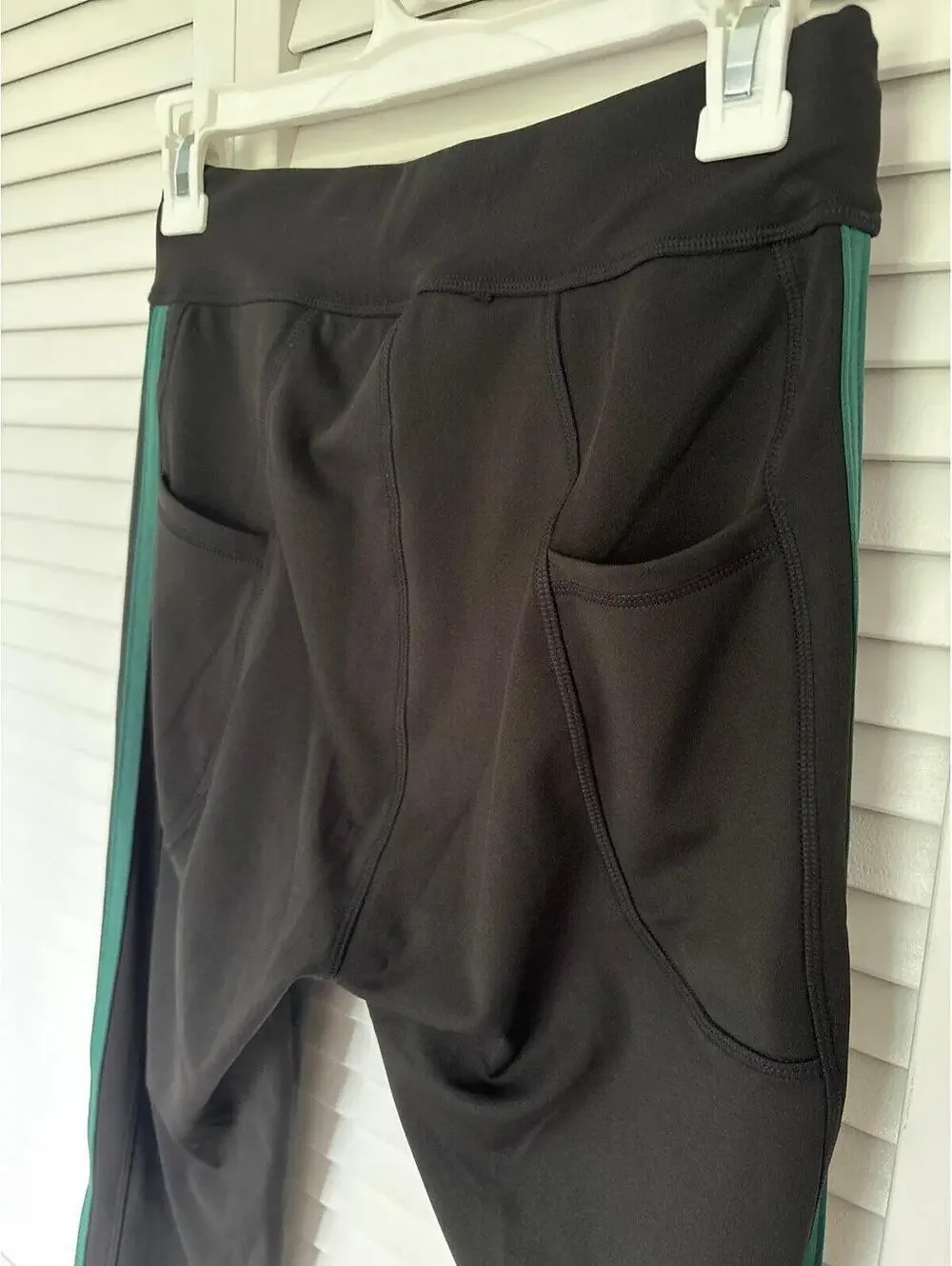 POP Fit Leggings with green side stripes Size Medium